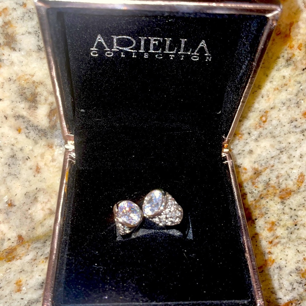 NWOT Ariella  collection cocktail ring